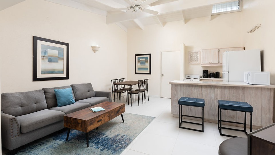 Regent Apartments photo 3