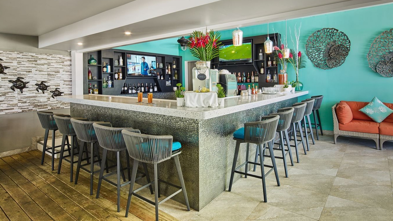 Cocos Beachside Restaurant & Bar photo 2