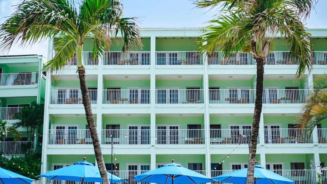 Coconut Court Beach Hotel photo 3