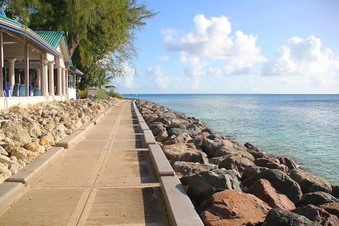 Holetown Beach photo 3